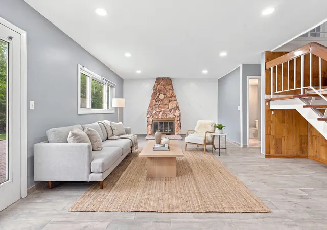 Photo 3 of Single family home for sale at 1650 Beverly Ct, Hanover Park, IL 60133 | MLS# 12771025 | Listing updated on 2026-10-05