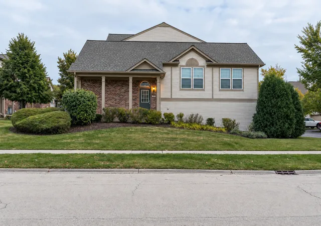 Photo 2 of Townhouse for sale at 250 Devoe Dr, Oswego, IL 60543 | MLS# 12771031 | Listing updated on 2026-10-04