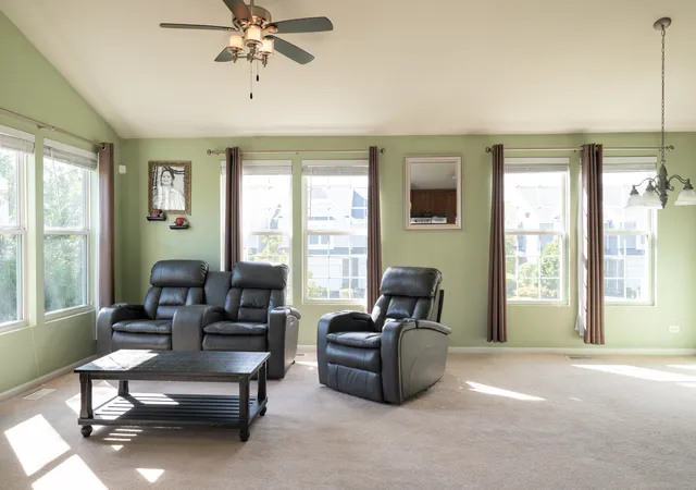 Photo 4 of Townhouse for sale at 250 Devoe Dr, Oswego, IL 60543 | MLS# 12771031 | Listing updated on 2026-10-04