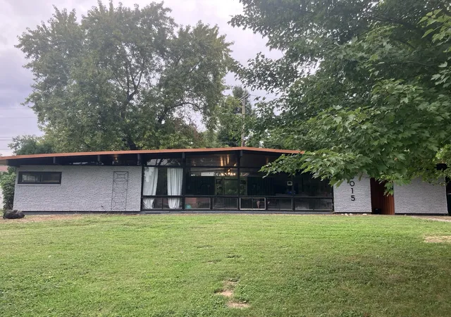 Photo 2 of Single family home for sale at 3015 Lincoln Hl Se, Quincy, IL 62301 | MLS# 12771048 | Listing updated on 2026-10-05