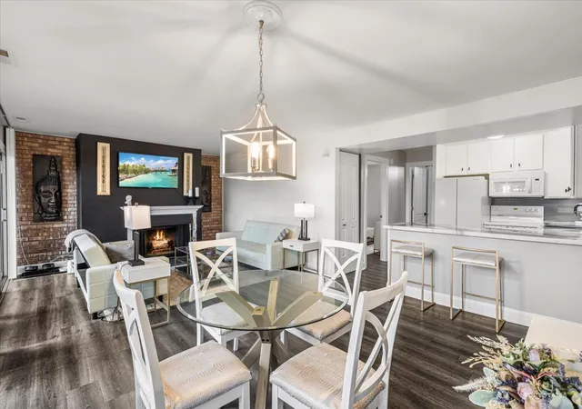 Photo 3 of Condo for sale at 5803 Oakwood Dr #2D, Lisle, IL 60532 | MLS# 12771056 | Listing updated on 2026-10-24