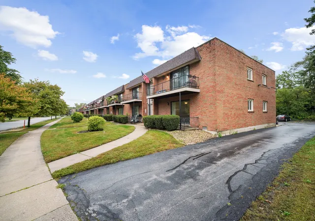 Photo 2 of Condo for sale at 623 N Carroll Pkwy #101, Glenwood, IL 60425 | MLS# 12771079 | Listing updated on 2026-10-07