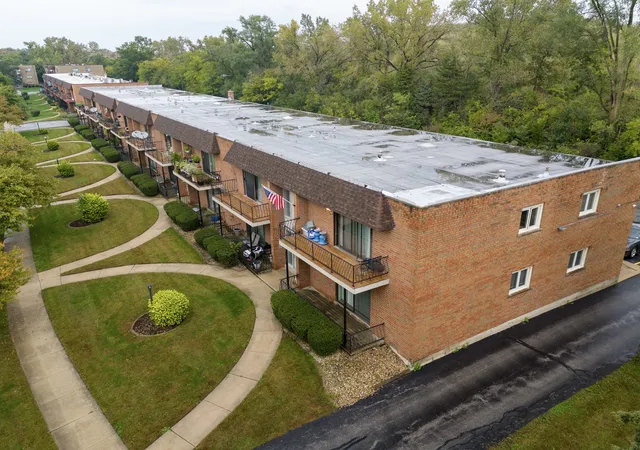 Photo 3 of Condo for sale at 623 N Carroll Pkwy #101, Glenwood, IL 60425 | MLS# 12771079 | Listing updated on 2026-10-07