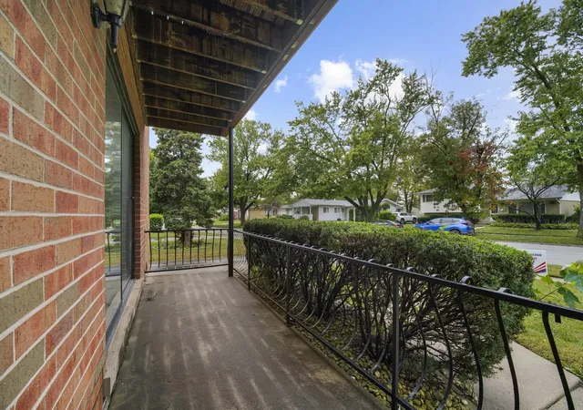 Listing Photo 4 - Condo for sale in building located at 623 N Carroll Pkwy, Glenwood, IL 60425 - Unit #101