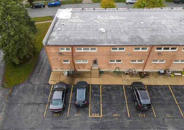 Listing Photo 5 - Condo for sale in building located at 623 N Carroll Pkwy, Glenwood, IL 60425 - Unit #101