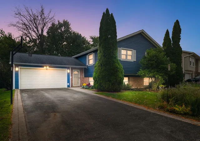 Single family home for sale at 307 W Tanglewood Dr, Arlington Heights, IL 60004 | MLS# 12771090