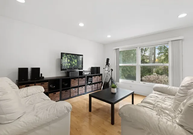 Photo 2 of Single family home for sale at 307 W Tanglewood Dr, Arlington Heights, IL 60004 | MLS# 12771090 | Listing updated on 2026-10-27