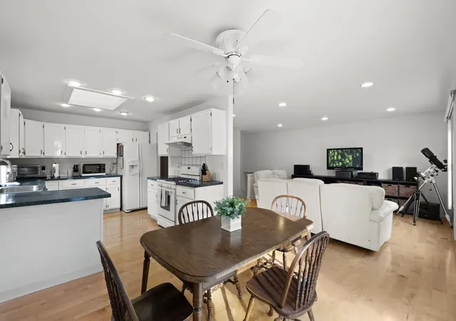 Photo 3 of Single family home for sale at 307 W Tanglewood Dr, Arlington Heights, IL 60004 | MLS# 12771090 | Listing updated on 2026-10-27