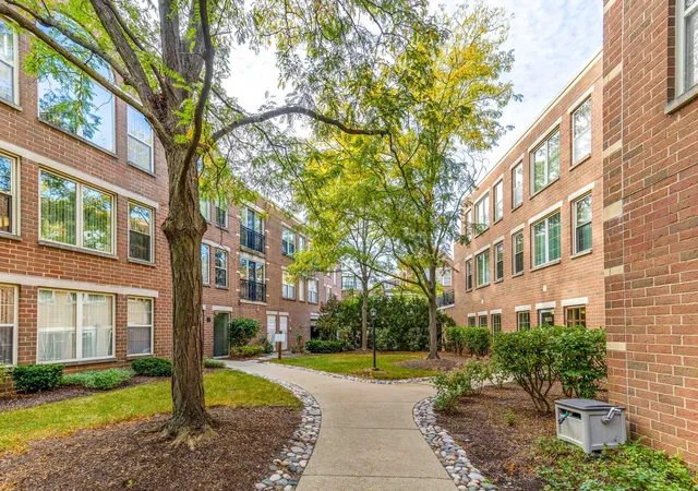 Photo 1 of Condo for sale at 1625 Glenview Rd #306, Glenview, IL 60025 | MLS# 12771114 | Listing updated on 2026-10-04