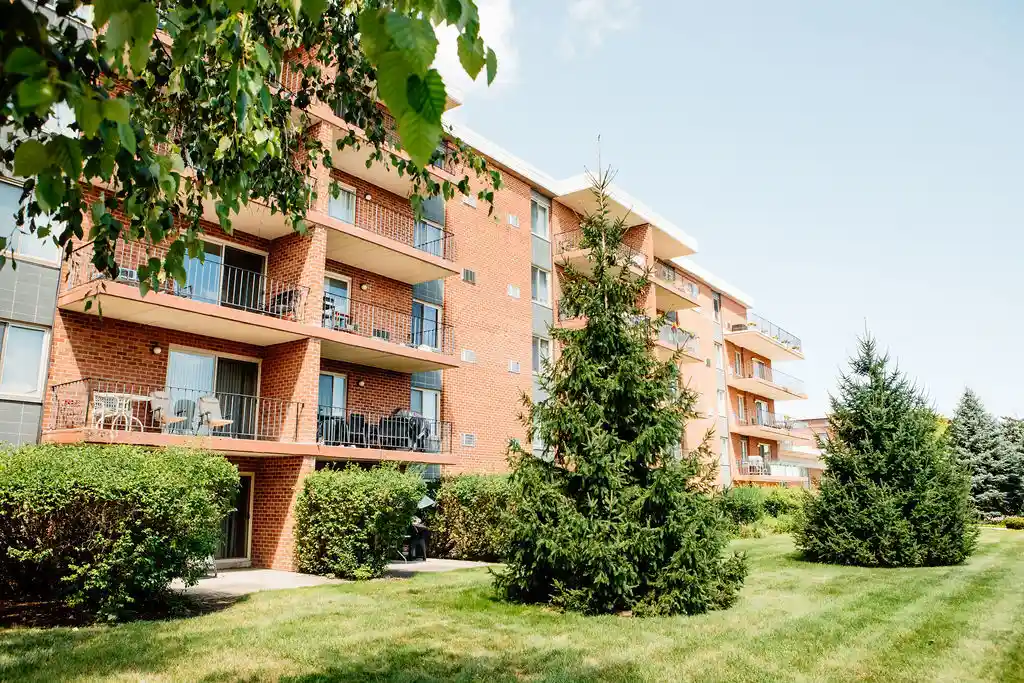 Listing Photo 2 - Condo for sale in 16 E Old Willow Rd located at 16 E Old Willow Rd, Prospect Heights, IL 60070 - Unit #206-S