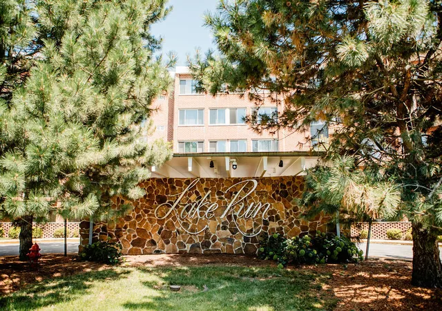 Listing Photo 4 - Condo for sale in building located at 16 E Old Willow Rd, Prospect Heights, IL 60070 - Unit #206-S