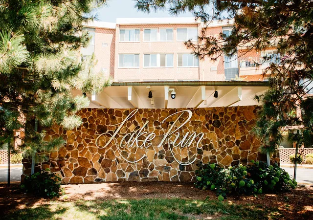 Listing Photo 5 - Condo for sale in building located at 16 E Old Willow Rd, Prospect Heights, IL 60070 - Unit #206-S