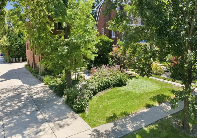 Photo 2 of Single family home for sale at 327 Selborne Rd, Riverside, IL 60546 | MLS# 12771134 | Listing updated on 2026-10-04