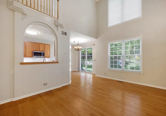 Photo 4 of Townhouse for sale at 88 Fulbright Ln, Schaumburg, IL 60194 | MLS# 12771165 | Listing updated on 2026-10-06