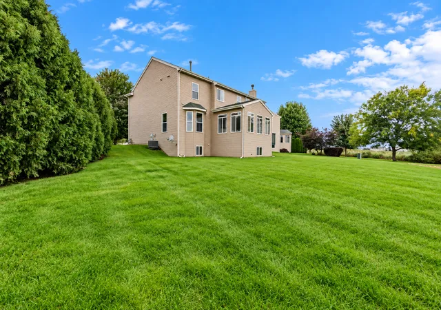 Photo 3 of Single family home for sale at 831 Bach Ct, Woodstock, IL 60098 | MLS# 12771169 | Listing updated on 2026-10-04