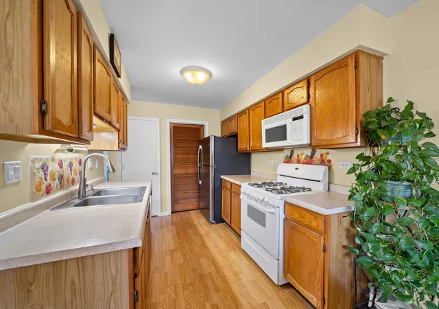 Photo 3 of Townhouse for sale at 80 Maplewood Dr, Vernon Hills, IL 60061 | MLS# 12771174 | Listing updated on 2026-10-06