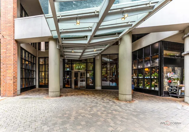 Photo 2 of Condo for sale at 211 E Ohio St #2015, Chicago, IL 60611 | MLS# 12771175 | Listing updated on 2026-09-28