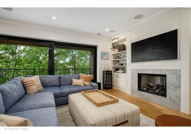 Photo 4 of Condo for sale at 1719 N Burling St #4N, Chicago, IL 60614 | MLS# 12771177 | Listing updated on 2026-10-27