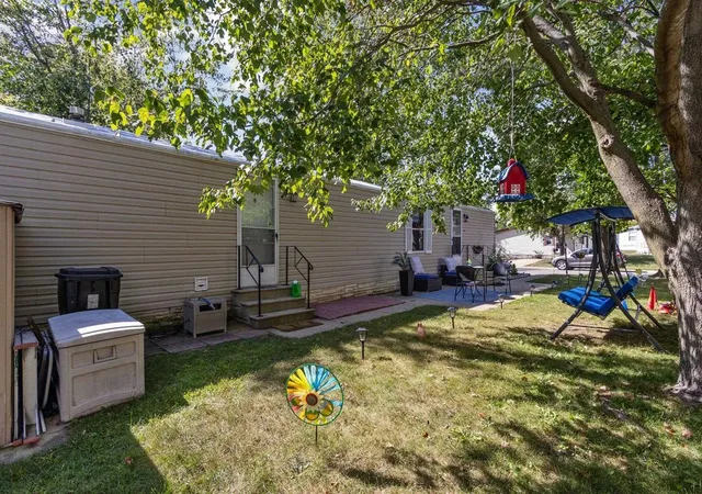 Photo 4 of Manufactured home for sale at 579 Park Ave, Belvidere, IL 61008 | MLS# 12771179 | Listing updated on 2026-10-02