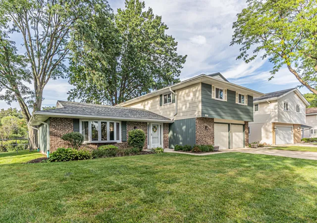 Photo 1 of Single family home for sale at 864 Pinehurst Ln, Schaumburg, IL 60193 | MLS# 12771190 | Listing updated on 2026-10-04