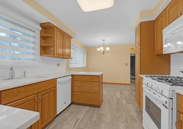 Photo 3 of Single family home for sale at 864 Pinehurst Ln, Schaumburg, IL 60193 | MLS# 12771190 | Listing updated on 2026-10-04