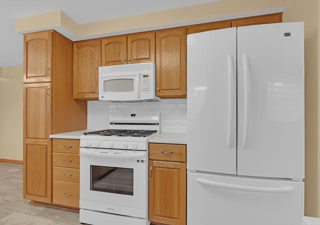 Photo 4 of Single family home for sale at 864 Pinehurst Ln, Schaumburg, IL 60193 | MLS# 12771190 | Listing updated on 2026-10-04