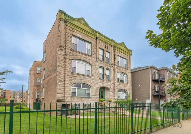 Photo 2 of Condo for sale at 6126 S University Ave #1, Chicago, IL 60637 | MLS# 12771208 | Listing updated on 2026-09-29