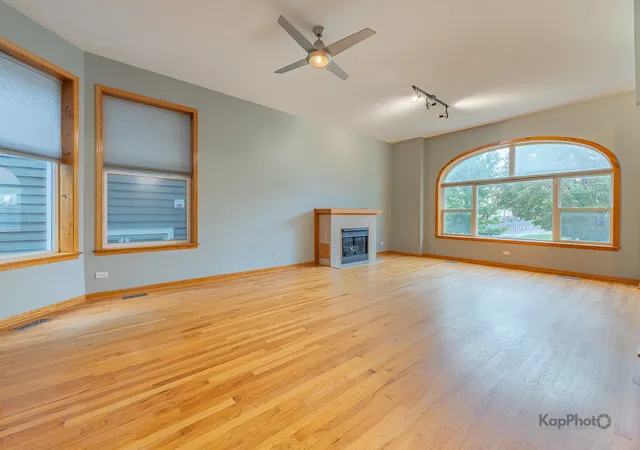 Photo 3 of Condo for sale at 6126 S University Ave #1, Chicago, IL 60637 | MLS# 12771208 | Listing updated on 2026-09-29