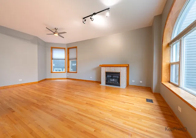 Photo 4 of Condo for sale at 6126 S University Ave #1, Chicago, IL 60637 | MLS# 12771208 | Listing updated on 2026-09-29
