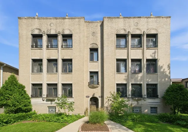 Condo for sale at 6211 N Mozart St #2N, Chicago, IL 60659 | MLS# 12771215