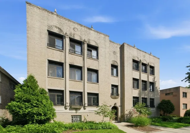 Photo 2 of Condo for sale at 6211 N Mozart St #2N, Chicago, IL 60659 | MLS# 12771215 | Listing updated on 2026-10-04