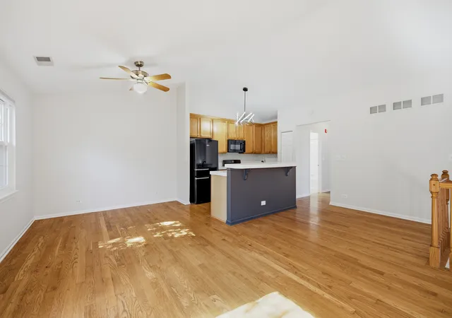 Photo 4 of Townhouse for sale at 267 Weather Hl Dr, Willowbrook, IL 60527 | MLS# 12771216 | Listing updated on 2026-10-29