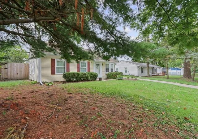 Photo 3 of Single family home for sale at 1414 Scottsdale Dr, Champaign, IL 61821 | MLS# 12771242 | Listing updated on 2026-10-07
