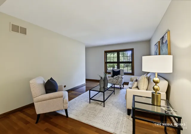 Photo 3 of Single family home for sale at 2820 Springdale Cir, Naperville, IL 60564 | MLS# 12771258 | Listing updated on 2026-10-04