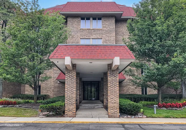 Listing Photo 1 - Condo for sale in building located at 1250 Rudolph Rd, Northbrook, IL 60062 - Unit #4E