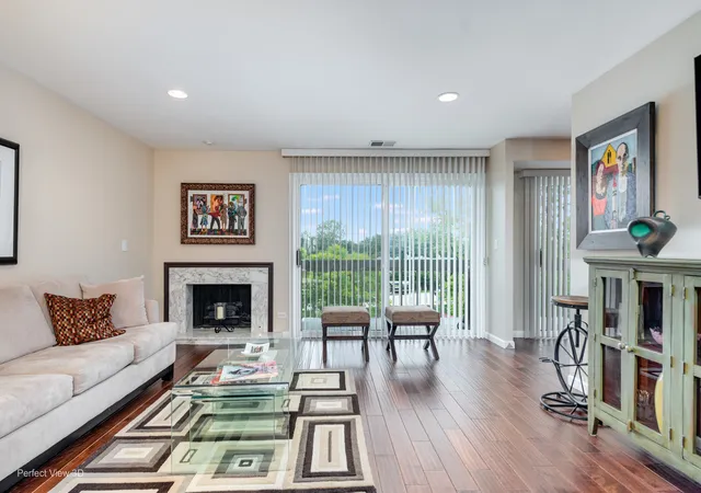 Listing Photo 3 - Condo for sale in building located at 1250 Rudolph Rd, Northbrook, IL 60062 - Unit #4E