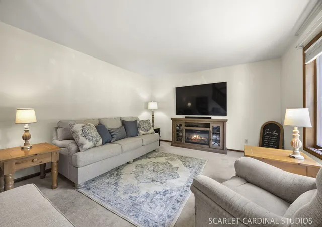 Photo 4 of Single family home for sale at 36 Crofton Ct, Oswego, IL 60543 | MLS# 12771265 | Listing updated on 2026-10-04