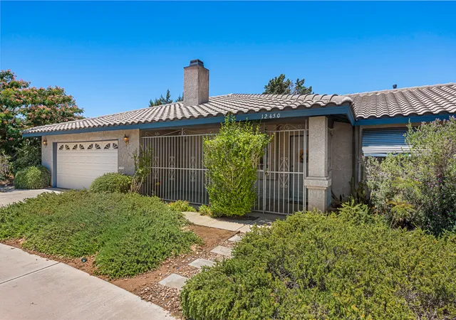 Photo 4 of Single family home for sale at 12450 Algonquin Rd, Apply Valley, CA 92308 | MLS# 12771276 | Listing updated on 2026-10-12