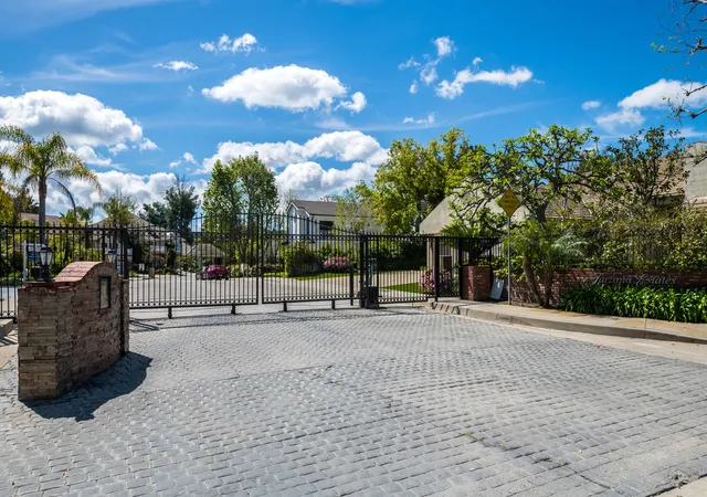 Photo 2 of Mansion for sale at 4256 Tarzana Ests Dr, Tarzana, CA 91356 | MLS# 12771278 | Listing updated on 2026-10-08