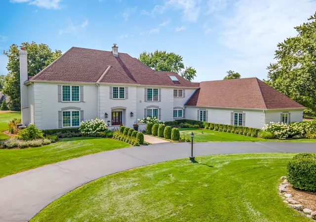 Photo 3 of Single family home for sale at 10 Corey Dr, Barrington, IL 60010 | MLS# 12771281 | Listing updated on 2026-10-04