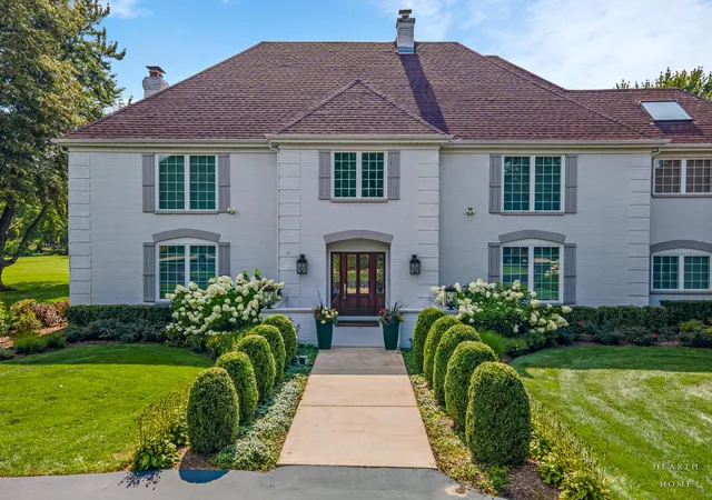 Photo 2 of Single family home for sale at 10 Corey Dr, Barrington, IL 60010 | MLS# 12771281 | Listing updated on 2026-10-04