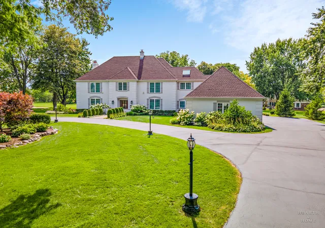 Photo 1 of Single family home for sale at 10 Corey Dr, Barrington, IL 60010 | MLS# 12771281 | Listing updated on 2026-10-04