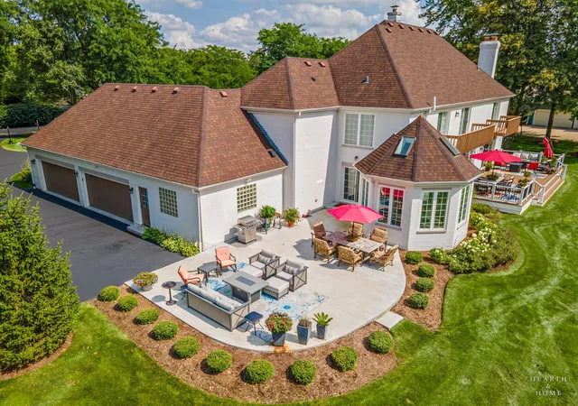 Photo 3 of Single family home for sale at 10 Corey Dr, Barrington, IL 60010 | MLS# 12771281 | Listing updated on 2026-10-04