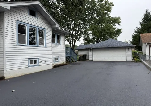 Photo 4 of Single family home for sale at 414 W Park Ave, Round Lake, IL 60073 | MLS# 12771287 | Listing updated on 2026-10-04
