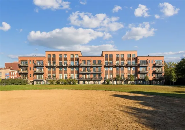Listing Photo 2 - Condo for sale in building located at 1830 N Winchester Ave, Chicago, IL 60622 - Unit #115