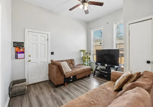 Listing Photo 5 - Condo for sale in building located at 3501 W Walnut St, Chicago, IL 60624