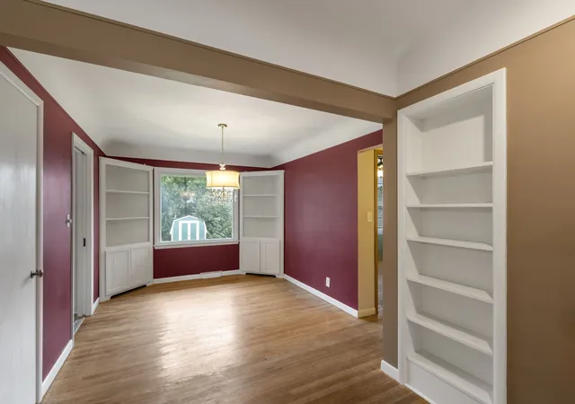 Photo 3 of Single family home for sale at 27 Francis Ave, Crystal Lake, IL 60014 | MLS# 12771314 | Listing updated on 2026-10-05