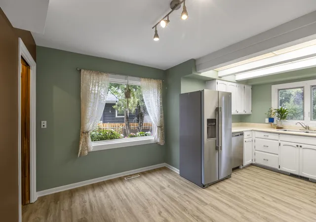 Photo 4 of Single family home for sale at 27 Francis Ave, Crystal Lake, IL 60014 | MLS# 12771314 | Listing updated on 2026-10-05