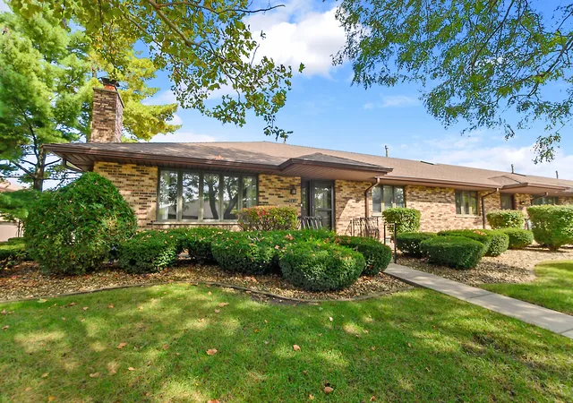 Listing Photo 1 - Condo for sale in building located at 8316 Ashley Ln, Tinley Park, IL 60477 - Unit #1272