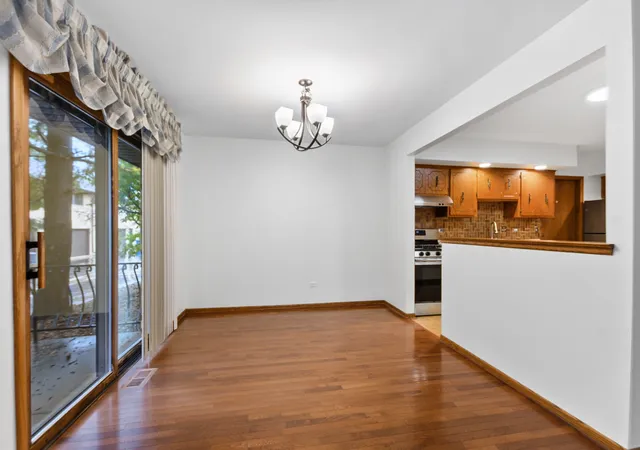 Listing Photo 5 - Condo for sale in building located at 8316 Ashley Ln, Tinley Park, IL 60477 - Unit #1272